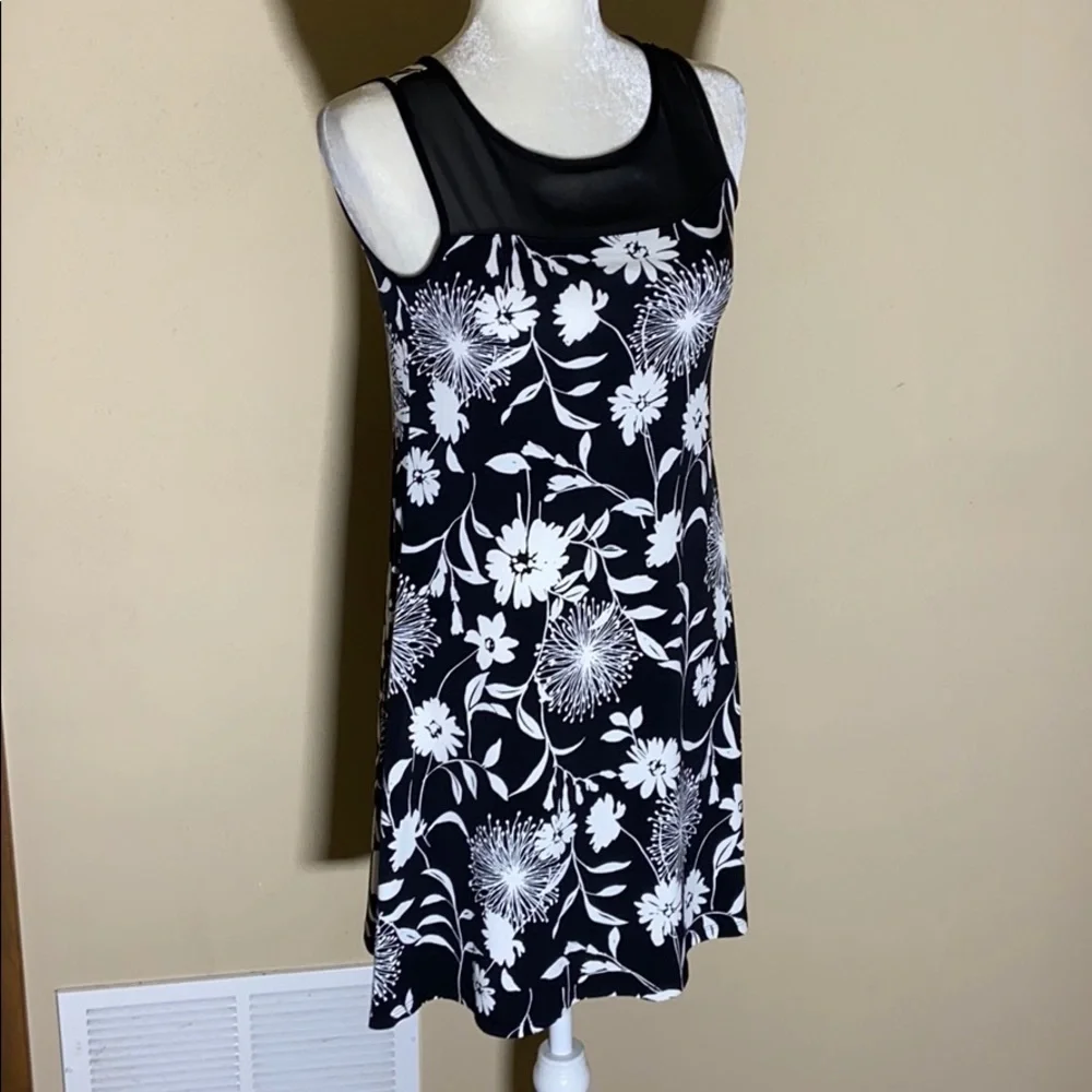Vince Camuto Black and white flowered midi dress